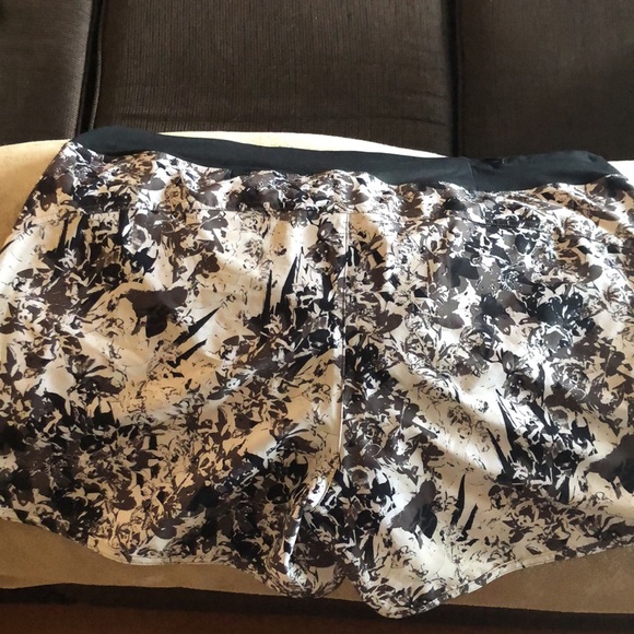 Women’s Lole Shorts - Picture 2 of 7